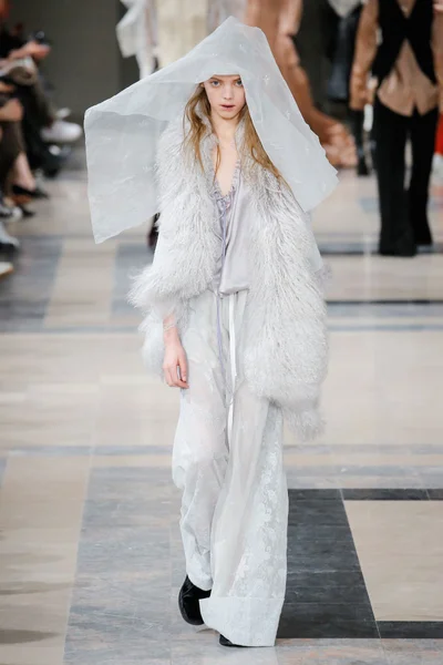 Look 13